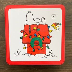 Snoopy Christmas Tin with Lights Design
